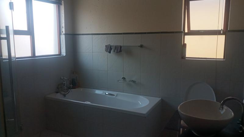 To Let 3 Bedroom Property for Rent in Greenhills Gauteng