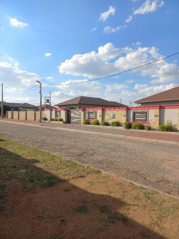 3 Bedroom Property for Sale in Azaadville Gauteng