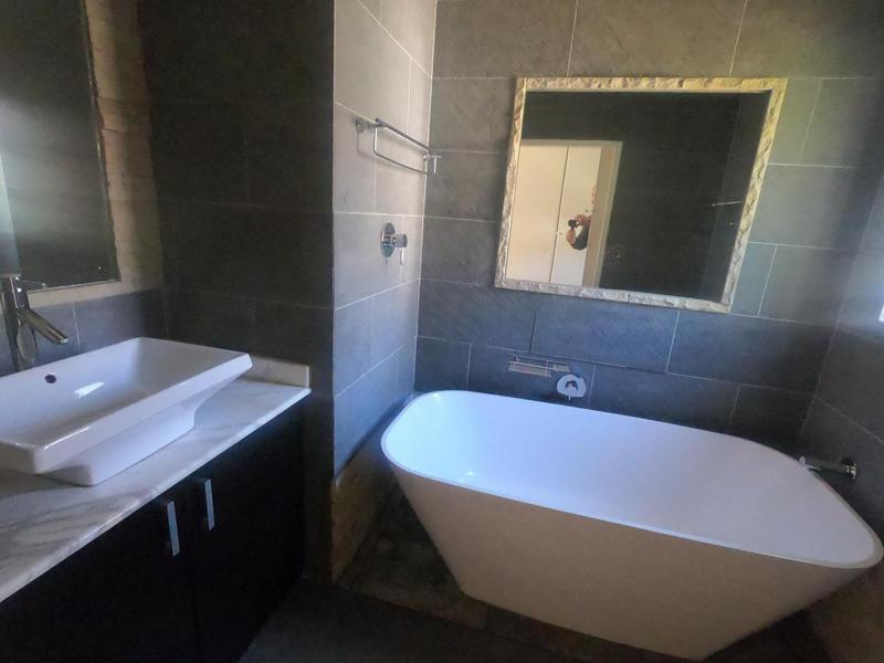 To Let 2 Bedroom Property for Rent in Sandown Gauteng