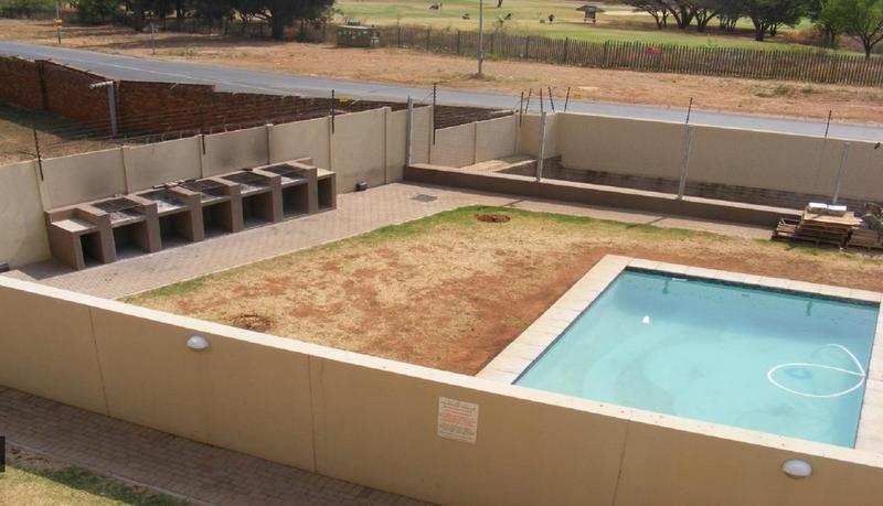 To Let 2 Bedroom Property for Rent in Ruimsig Gauteng