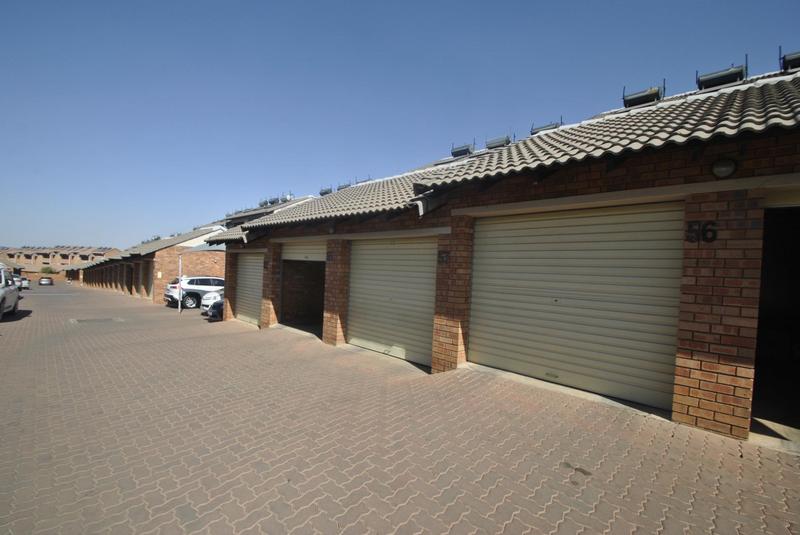 2 Bedroom Property for Sale in Noordwyk Gauteng