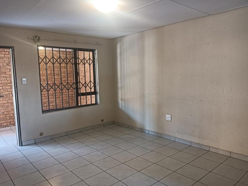 2 Bedroom Property for Sale in Cruywagenpark Gauteng