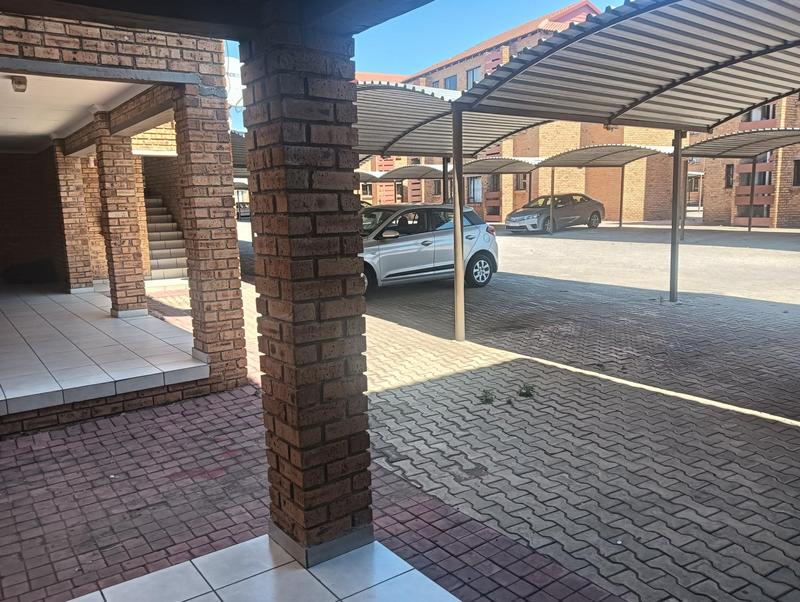 2 Bedroom Property for Sale in Cruywagenpark Gauteng