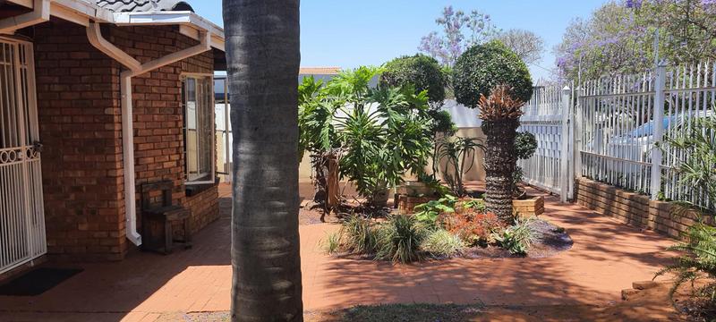 3 Bedroom Property for Sale in Mountain View Gauteng