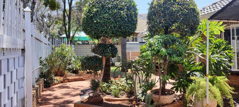 3 Bedroom Property for Sale in Mountain View Gauteng