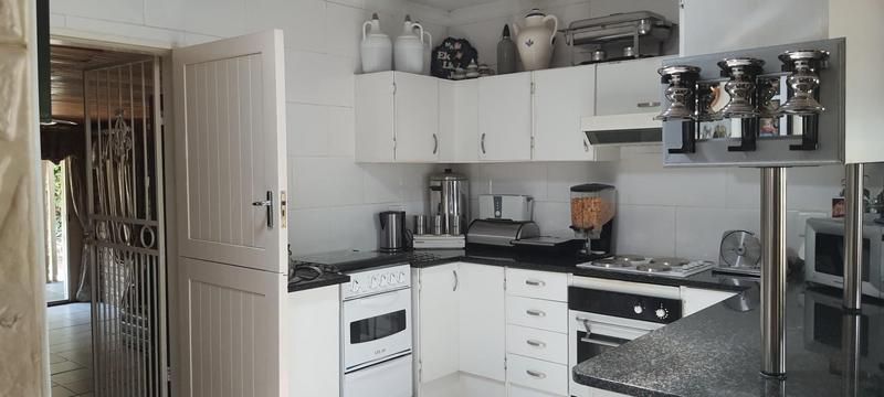 3 Bedroom Property for Sale in Mountain View Gauteng