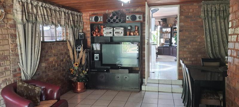 3 Bedroom Property for Sale in Mountain View Gauteng