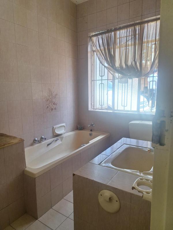 5 Bedroom Property for Sale in Observatory Gauteng