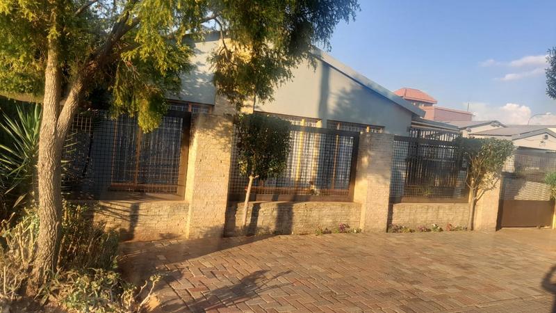 3 Bedroom Property for Sale in Lenasia Ext 6 Gauteng