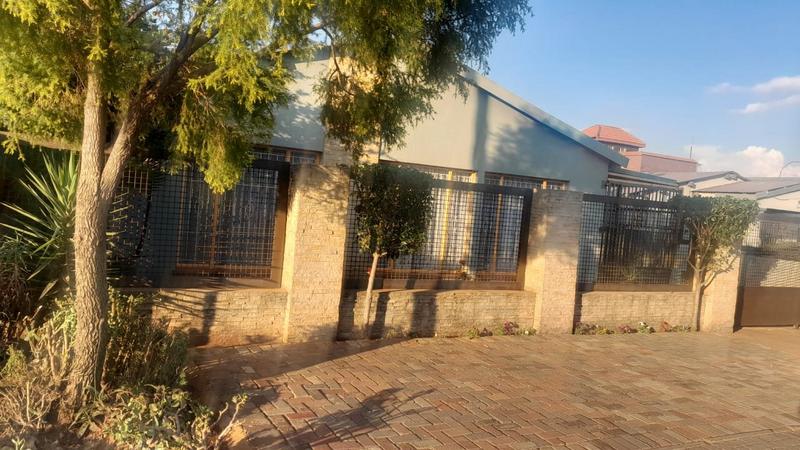 3 Bedroom Property for Sale in Lenasia Ext 6 Gauteng