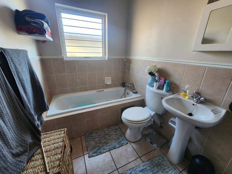 2 Bedroom Property for Sale in Sunninghill Gauteng