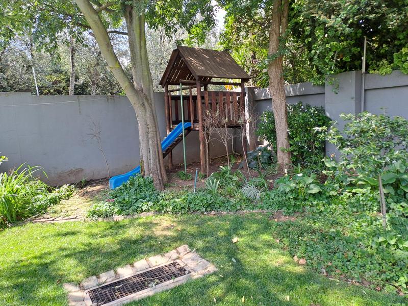 To Let 4 Bedroom Property for Rent in Emmarentia Gauteng