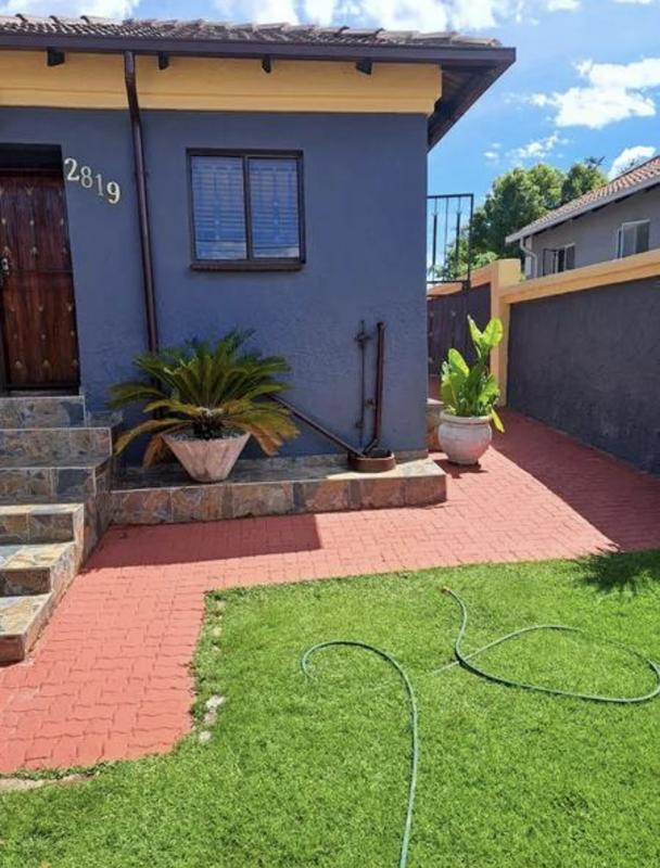 To Let 3 Bedroom Property for Rent in Clayville Gauteng