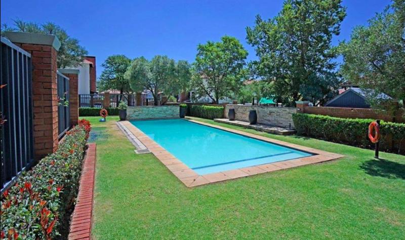 To Let 2 Bedroom Property for Rent in Greenstone Hill Gauteng