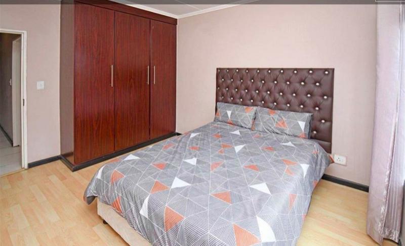 To Let 2 Bedroom Property for Rent in Greenstone Hill Gauteng