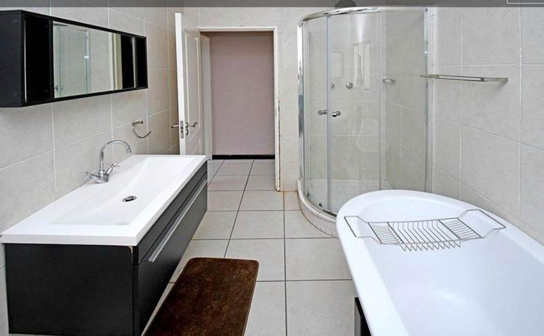 To Let 2 Bedroom Property for Rent in Greenstone Hill Gauteng