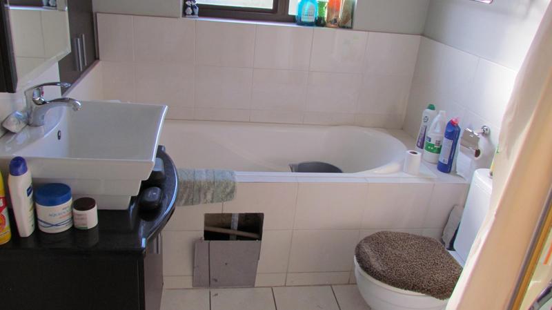 2 Bedroom Property for Sale in Noordwyk Gauteng