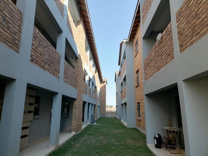 To Let 2 Bedroom Property for Rent in Groblerpark Gauteng