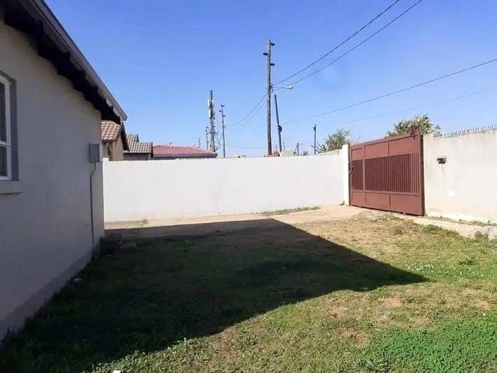 2 Bedroom Property for Sale in Bram Fischerville Gauteng