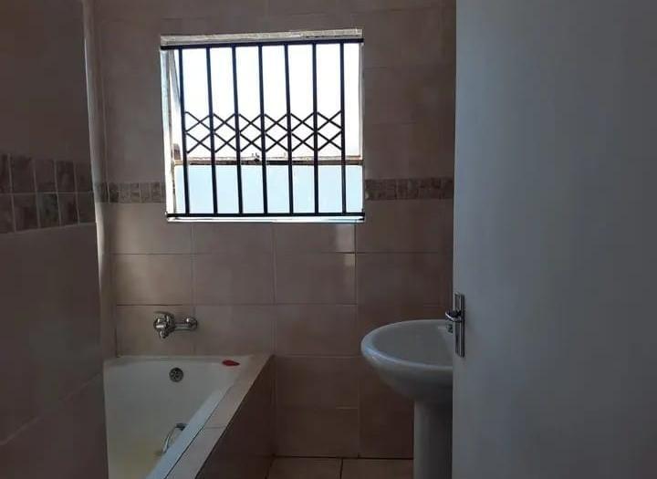 2 Bedroom Property for Sale in Bram Fischerville Gauteng