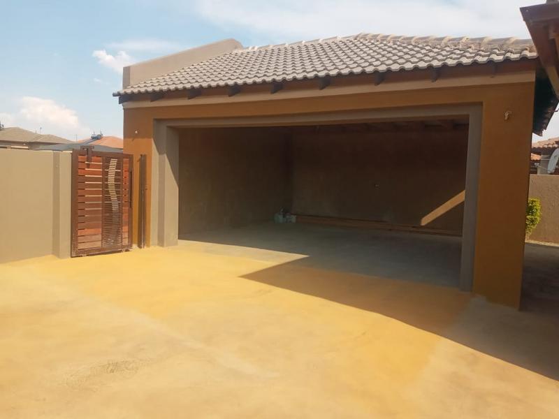 3 Bedroom Property for Sale in Klippoortjie Gauteng