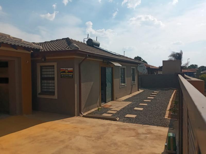 3 Bedroom Property for Sale in Klippoortjie Gauteng