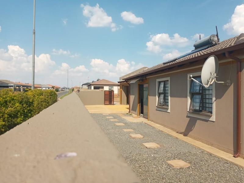 3 Bedroom Property for Sale in Klippoortjie Gauteng