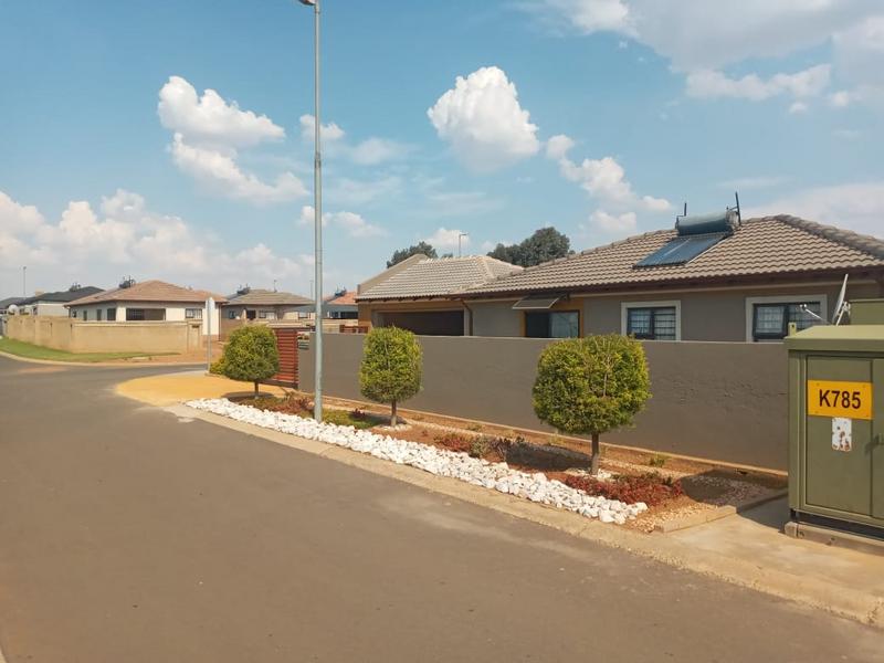 3 Bedroom Property for Sale in Klippoortjie Gauteng