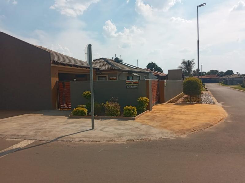 3 Bedroom Property for Sale in Klippoortjie Gauteng