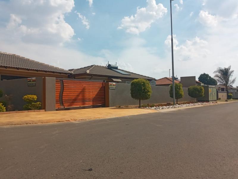 3 Bedroom Property for Sale in Klippoortjie Gauteng