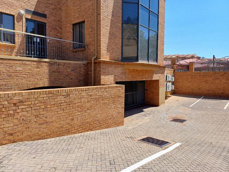 To Let commercial Property for Rent in Die Hoewes Gauteng