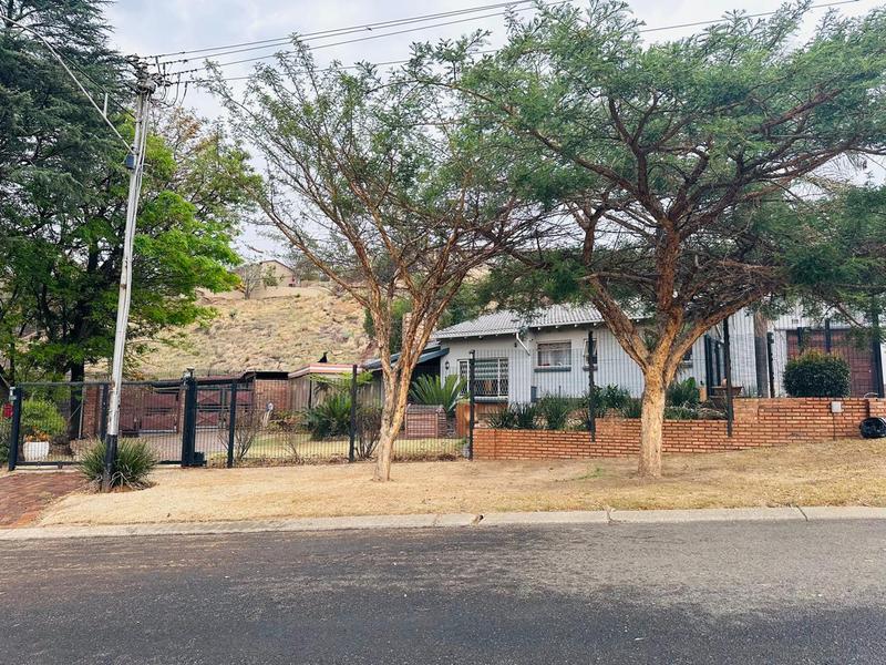 4 Bedroom Property for Sale in Mondeor Gauteng