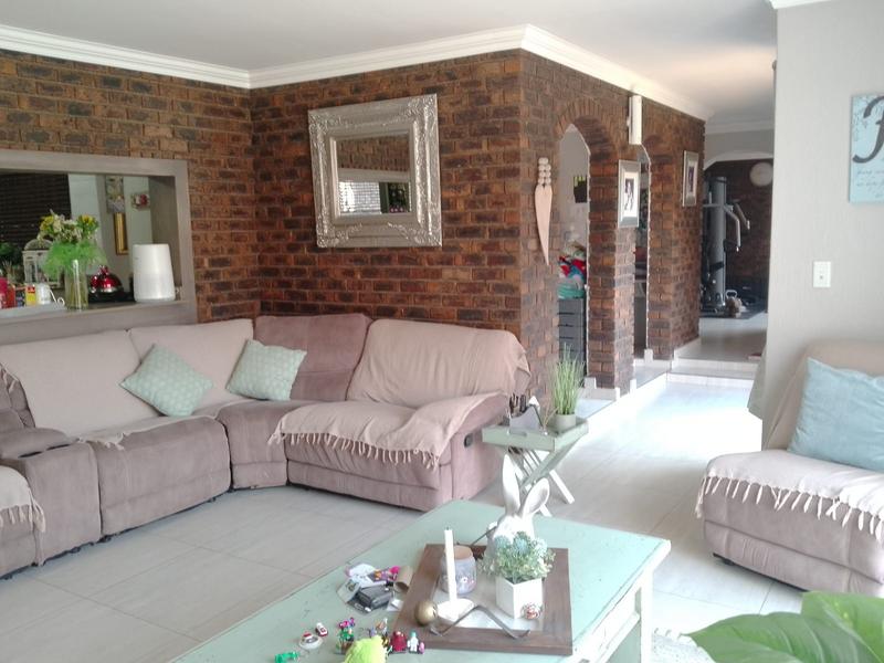 3 Bedroom Property for Sale in Petersfield Gauteng