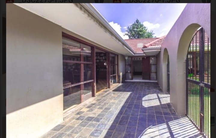 8 Bedroom Property for Sale in Essexwold Gauteng