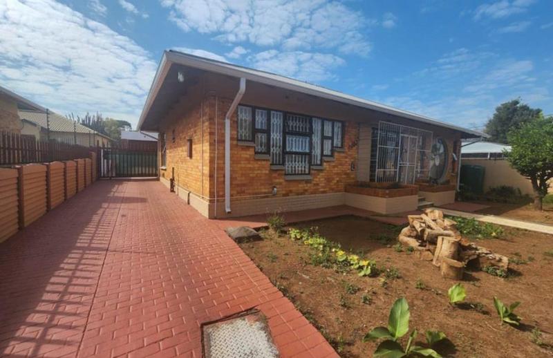 3 Bedroom Property for Sale in Florentia Gauteng