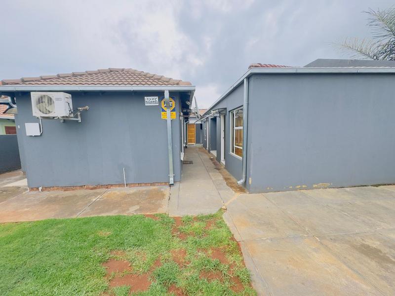 To Let 0 Bedroom Property for Rent in Dawn Park Gauteng