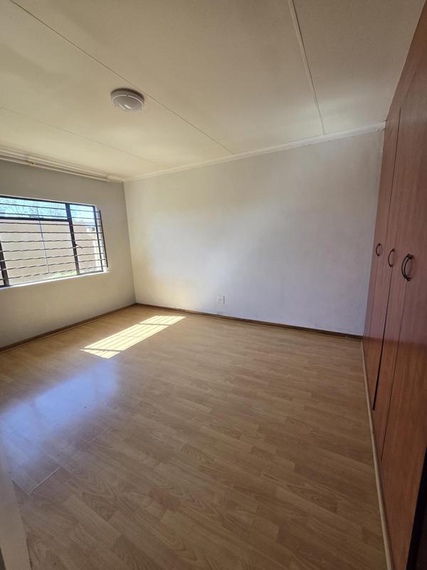 To Let 2 Bedroom Property for Rent in Cyrildene Gauteng