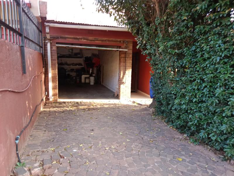 To Let 3 Bedroom Property for Rent in Bezuidenhout Valley Gauteng