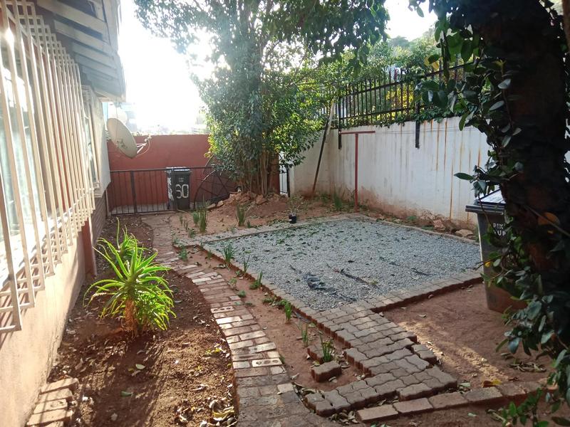 To Let 3 Bedroom Property for Rent in Bezuidenhout Valley Gauteng