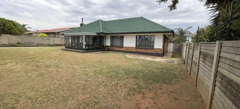 4 Bedroom Property for Sale in Witpoortjie Gauteng