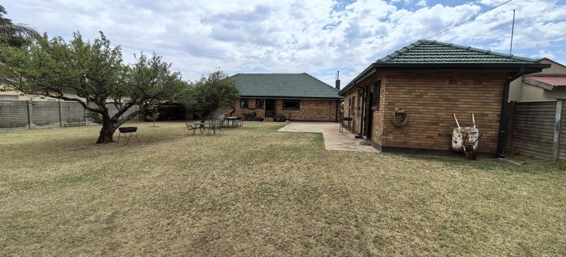 4 Bedroom Property for Sale in Witpoortjie Gauteng