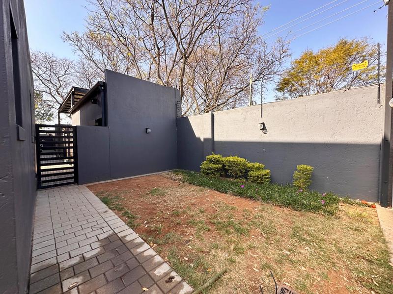 To Let 4 Bedroom Property for Rent in Sandown Gauteng