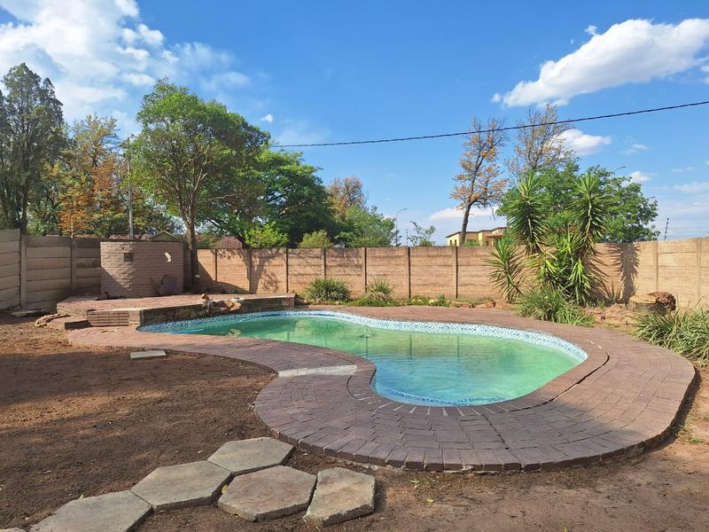 To Let 4 Bedroom Property for Rent in Selcourt Gauteng