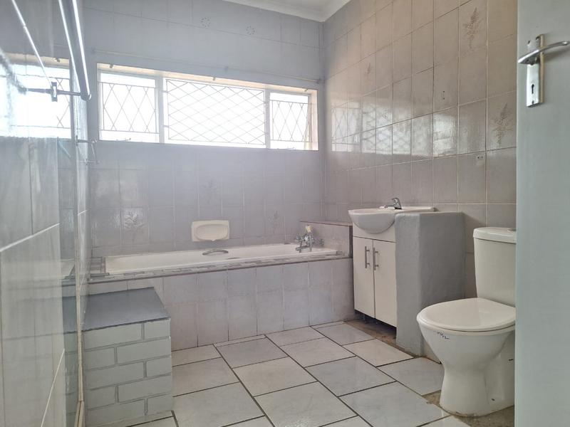 To Let 4 Bedroom Property for Rent in Selcourt Gauteng