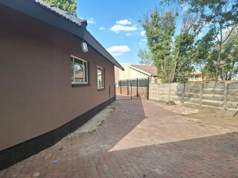 To Let 4 Bedroom Property for Rent in Selcourt Gauteng