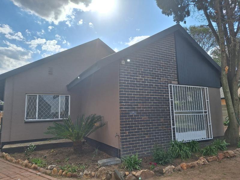 To Let 4 Bedroom Property for Rent in Selcourt Gauteng