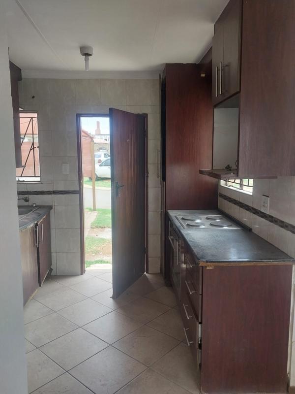 3 Bedroom Property for Sale in Clayville Gauteng