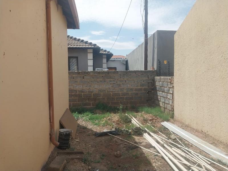 3 Bedroom Property for Sale in Clayville Gauteng