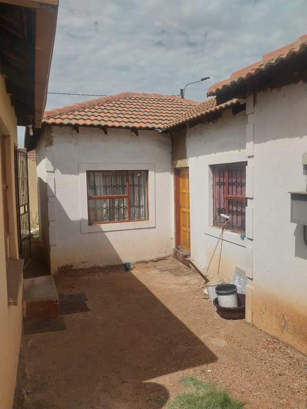 3 Bedroom Property for Sale in Clayville Gauteng