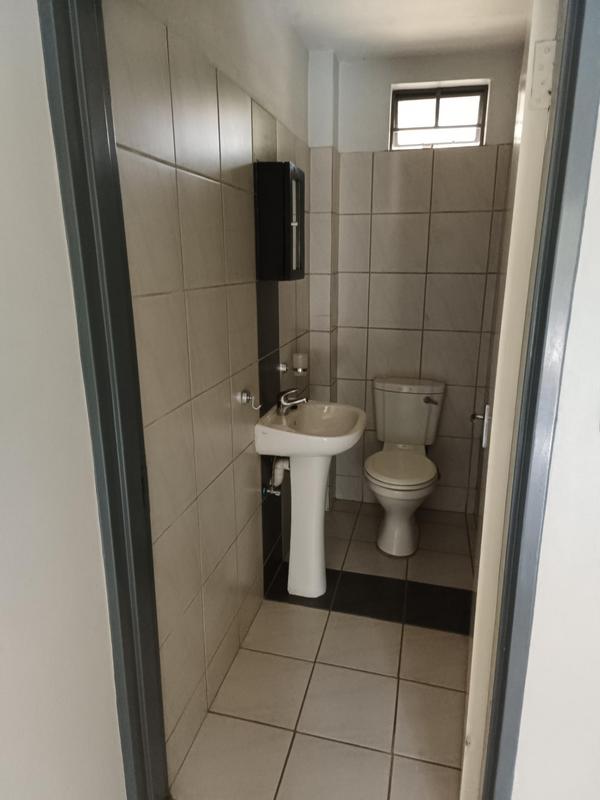 To Let 1 Bedroom Property for Rent in Die Wilgers Gauteng